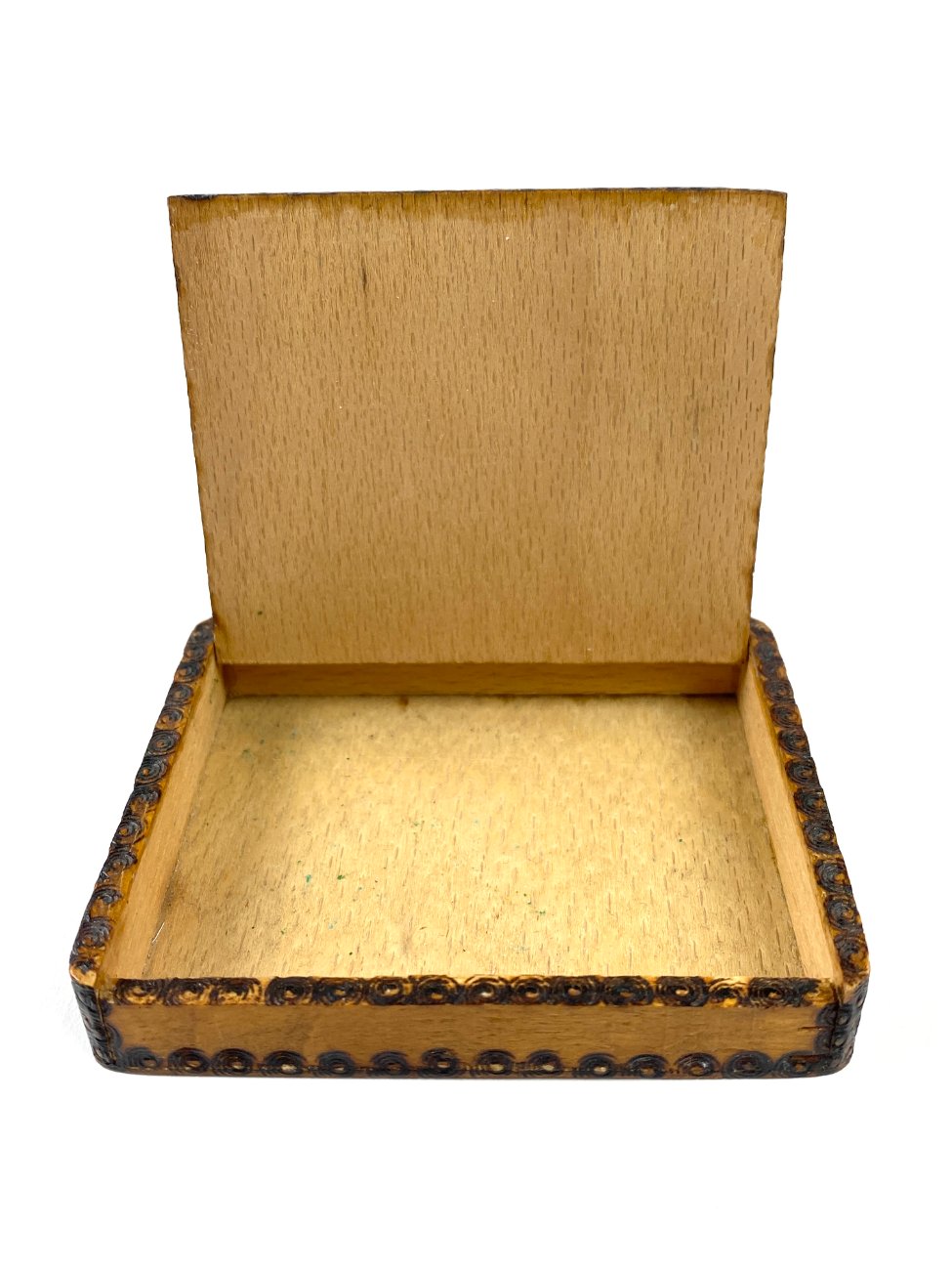 HN1940-dezutes-skryneles-6 Miniatiūrinė medinė dėžutė 7×8,5×1,5 cm