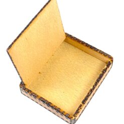 Miniatiūrinė medinė dėžutė 7×8,5×1,5 cm