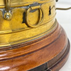 Staliukas iš jūrinio žibinto ir laivo vairo, su apšvietimu 70x70x41 cm