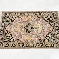 Šilkinis rankų darbo kilimėlis “Qum” 130x80x0,4 cm