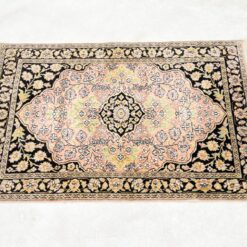 Šilkinis rankų darbo kilimėlis “Qum” 130x80x0,4 cm