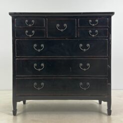 Rytietiška medinė juodos spalvos, aštuonių stalčių komoda 59,5x115,5x114 cm