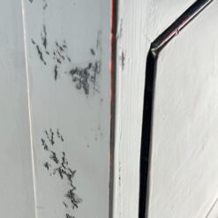 Rytietiška medinė juodos spalvos, aštuonių stalčių komoda 59,5×115,5×114 cm