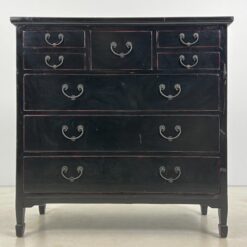 Rytietiška medinė juodos spalvos, aštuonių stalčių komoda 59,5×115,5×114 cm