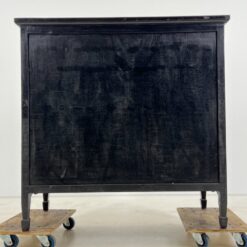 Rytietiška medinė juodos spalvos, aštuonių stalčių komoda 59,5×115,5×114 cm