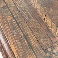 Senovinis ąžuolinis staliukas inkrustuotu stalviršiumi 47×72,5×79 cm