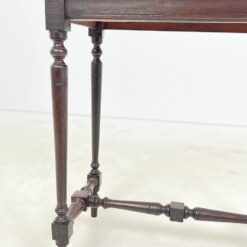 Senovinis ąžuolinis staliukas inkrustuotu stalviršiumi 47×72,5×79 cm