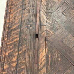 Senovinis ąžuolinis staliukas inkrustuotu stalviršiumi 47×72,5×79 cm