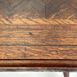 Senovinis ąžuolinis staliukas inkrustuotu stalviršiumi 47×72,5×79 cm