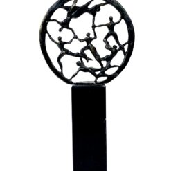 Aliumininė abstrakti skulptūra su žmonių figūromis 4×11,5×23,5 cm