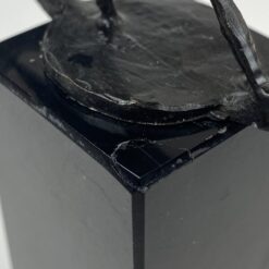 Aliumininė abstrakti skulptūra su žmonių figūromis 4×11,5×23,5 cm