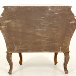 Itališka rokoko stiliaus riešutmedžio lukšto komodėlė 36x74x69 cm