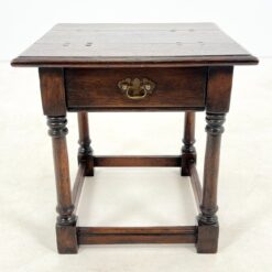 Ąžuolinis staliukas su stalčiumi 49x50x50 cm