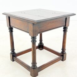 Ąžuolinis staliukas su stalčiumi 49x50x50 cm