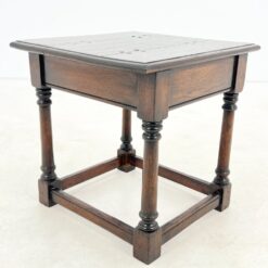 Ąžuolinis staliukas su stalčiumi 49x50x50 cm