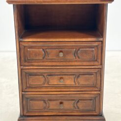 Raudonmedžio spintelė 31x54x79 cm