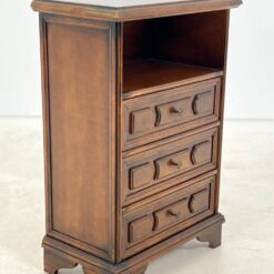 Raudonmedžio spintelė 31x54x79 cm