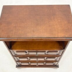 Raudonmedžio spintelė 31x54x79 cm