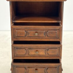 Raudonmedžio spintelė 31x54x79 cm