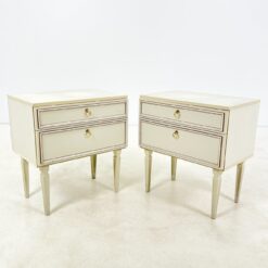 Šviesios klasikinio stiliaus spintelės 2 vnt. komplektas 37x55x60 cm