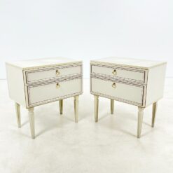 Šviesios klasikinio stiliaus spintelės 2 vnt. komplektas 37x55x60 cm