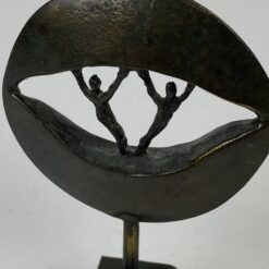 Aliumininė abstrakti skulptūra su dviejų žmonių figūromis 3,5x7x11,5 cm