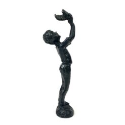 Metalinė berniuko su paukščiu rankose statula 5x4x16 cm