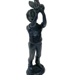 Metalinė berniuko su paukščiu rankose statula 5x4x16 cm