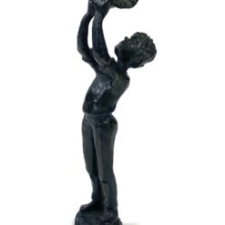 Metalinė berniuko su paukščiu rankose statula 5x4x16 cm