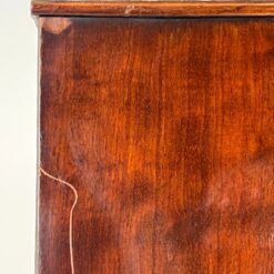 Senovinė raudonmedžio rūbų spinta su įstiklintomis durimis 58x132x191 cm