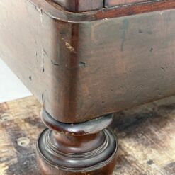 Senovinė raudonmedžio rūbų spinta su įstiklintomis durimis 58x132x191 cm