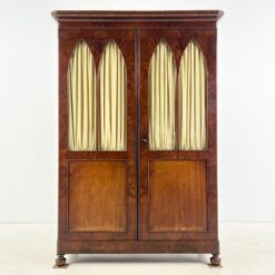 Senovinė raudonmedžio rūbų spinta su įstiklintomis durimis 58x132x191 cm