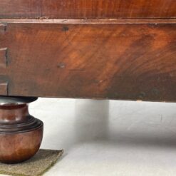 Senovinė raudonmedžio rūbų spinta su įstiklintomis durimis 58x132x191 cm