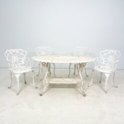 Beka Casting Ltd. aliumininių lauko valgomojo stalo ir 4 vnt. krėslų komplektas