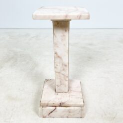 Šviesaus marmuro kolona 27,5x27,5x60,5 cm