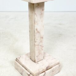 Šviesaus marmuro kolona 27,5×27,5×60,5 cm