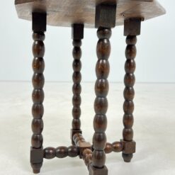 Aštuonkampis ąžuolinis staliukas tekintomis kojomis 37x7x43,5 cm