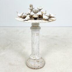 Ketaus paukščių girdykla su paukščių figūrėlėmis 47x47x80 cm