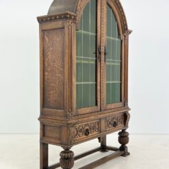 Ispaniško stiliaus ąžuolinis bufetas su žalio stiklo durimis 38x121x190 cm