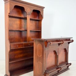 Riešutmedžio pastatomos lentynos ir baro 2 vnt. komplektas