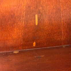 Riešutmedžio pastatomos lentynos ir baro 2 vnt. komplektas