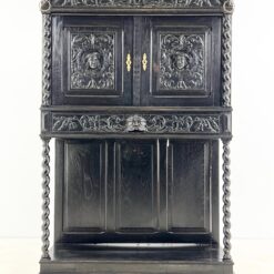 Liudviko XIII laikotarpio stiliaus ąžuolinis bufetas su apšvietimu 47x110x170 cm