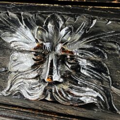 Liudviko XIII laikotarpio stiliaus ąžuolinis bufetas su apšvietimu 47x110x170 cm