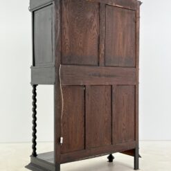 Liudviko XIII laikotarpio stiliaus ąžuolinis bufetas su apšvietimu 47x110x170 cm