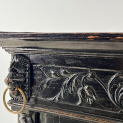 Liudviko XIII laikotarpio stiliaus ąžuolinis bufetas su apšvietimu 47x110x170 cm