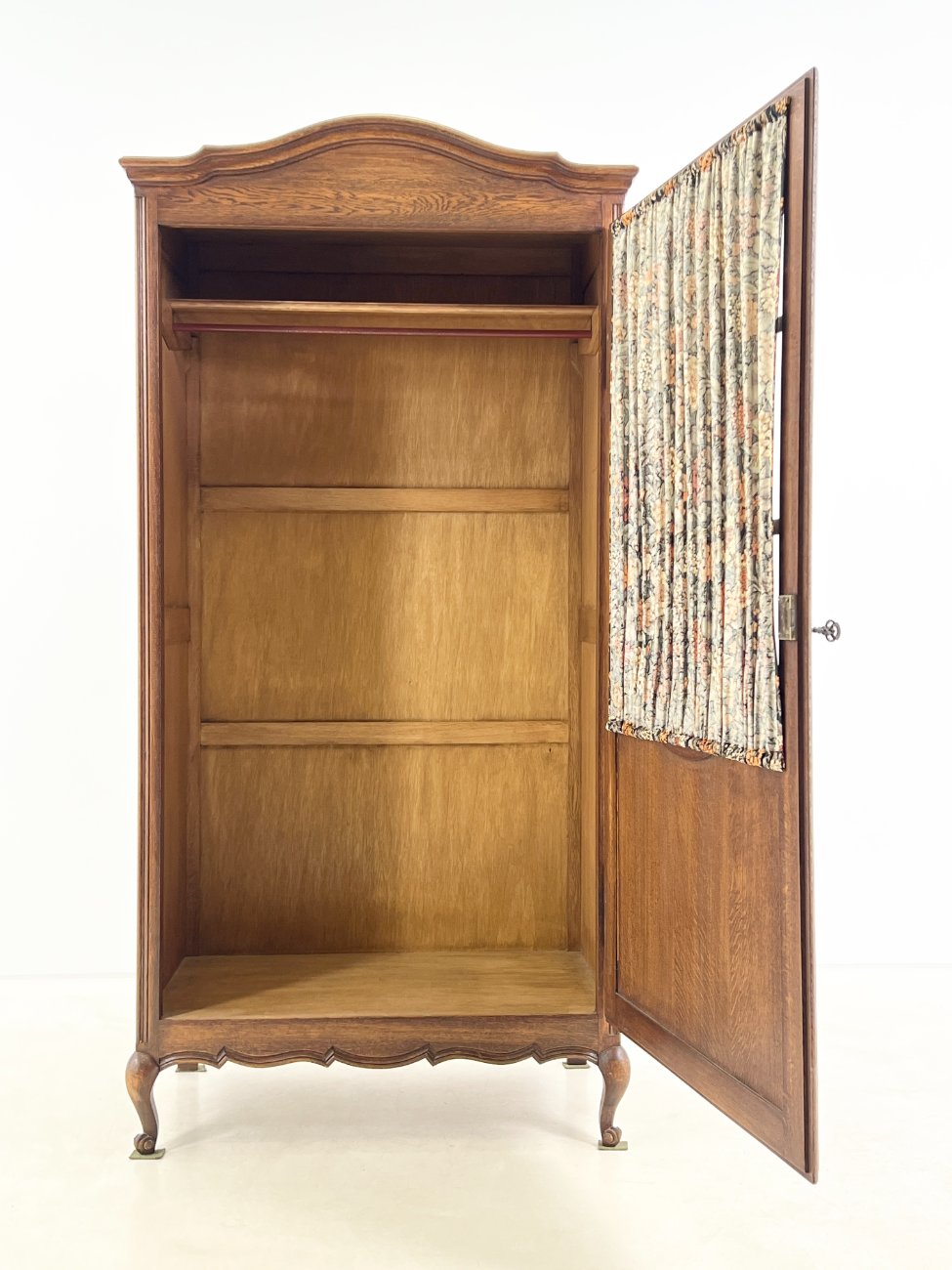 DR0085-spintos-5 Ąžuolinė vienų durų rūbų spinta su stiklu 58x95x191 cm