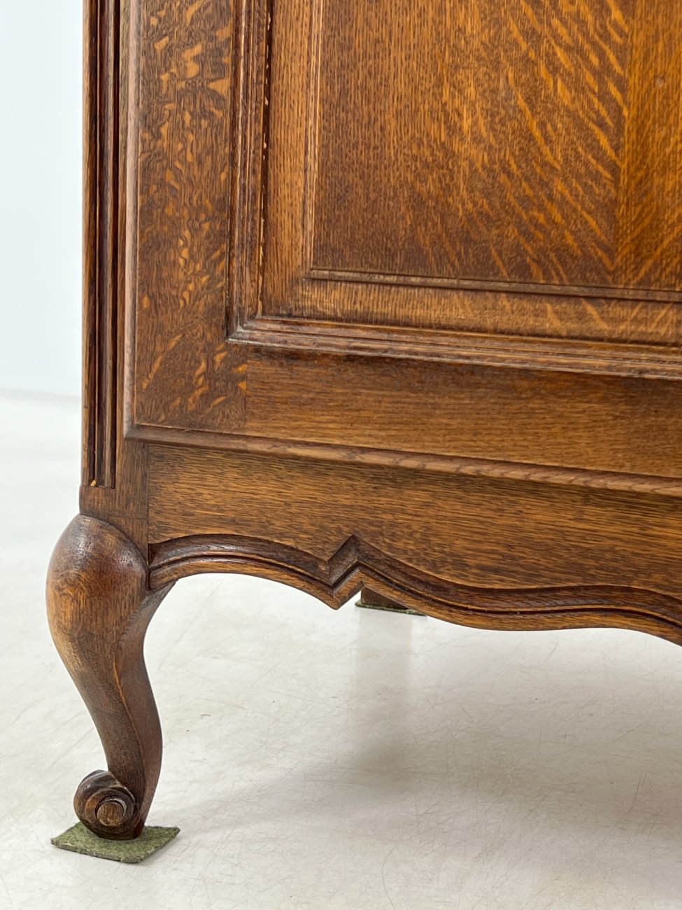 DR0085-spintos-7 Ąžuolinė vienų durų rūbų spinta su stiklu 58x95x191 cm