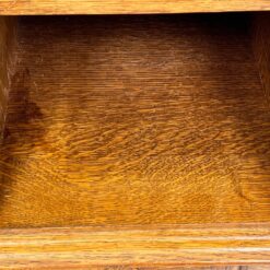 Ąžuolinė trijų stalčių spintelė su lentynėle 38×39,5×77,5 cm