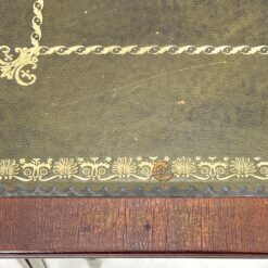 Raudonmedžio lizdiniai staliukai odiniais stalviršiais 3 vnt. kompl. 37,5x55x52 cm