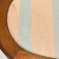 Riešutmedžio spintelės gobeleno ir stiklo stalviršiais 2 vnt. kompl. 40x53x59,5 cm